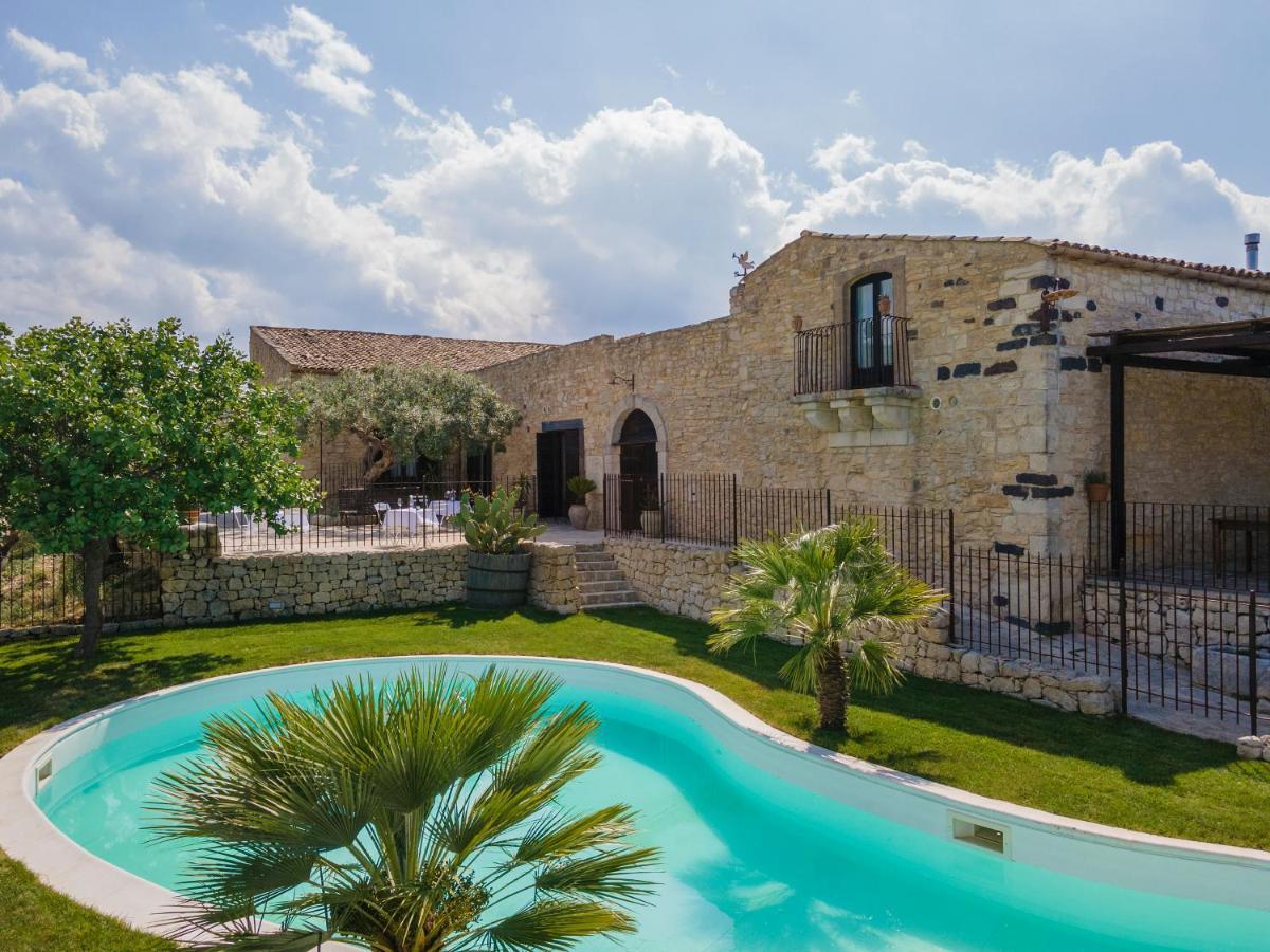 Masseria Fortificata Lo Zafferaneto Buccheri Exterior foto