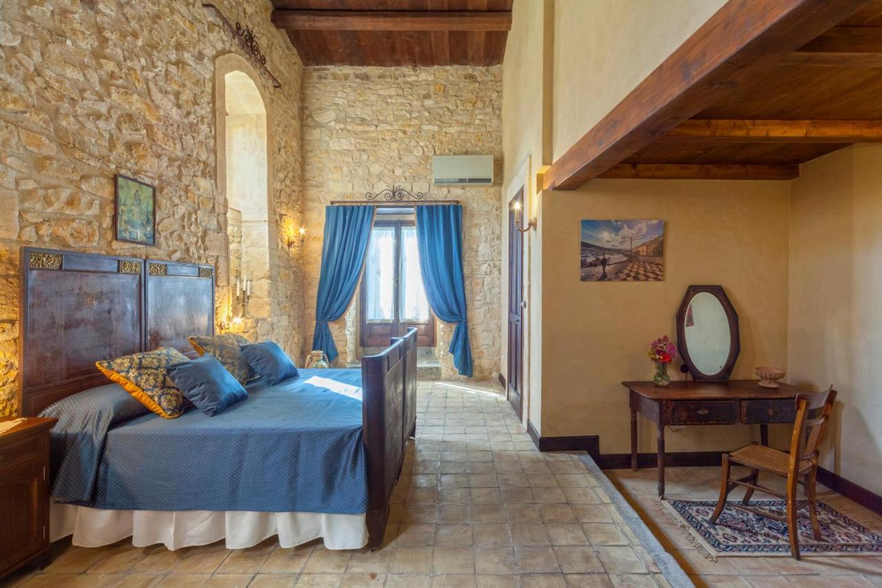 Masseria Fortificata Lo Zafferaneto Buccheri Exterior foto